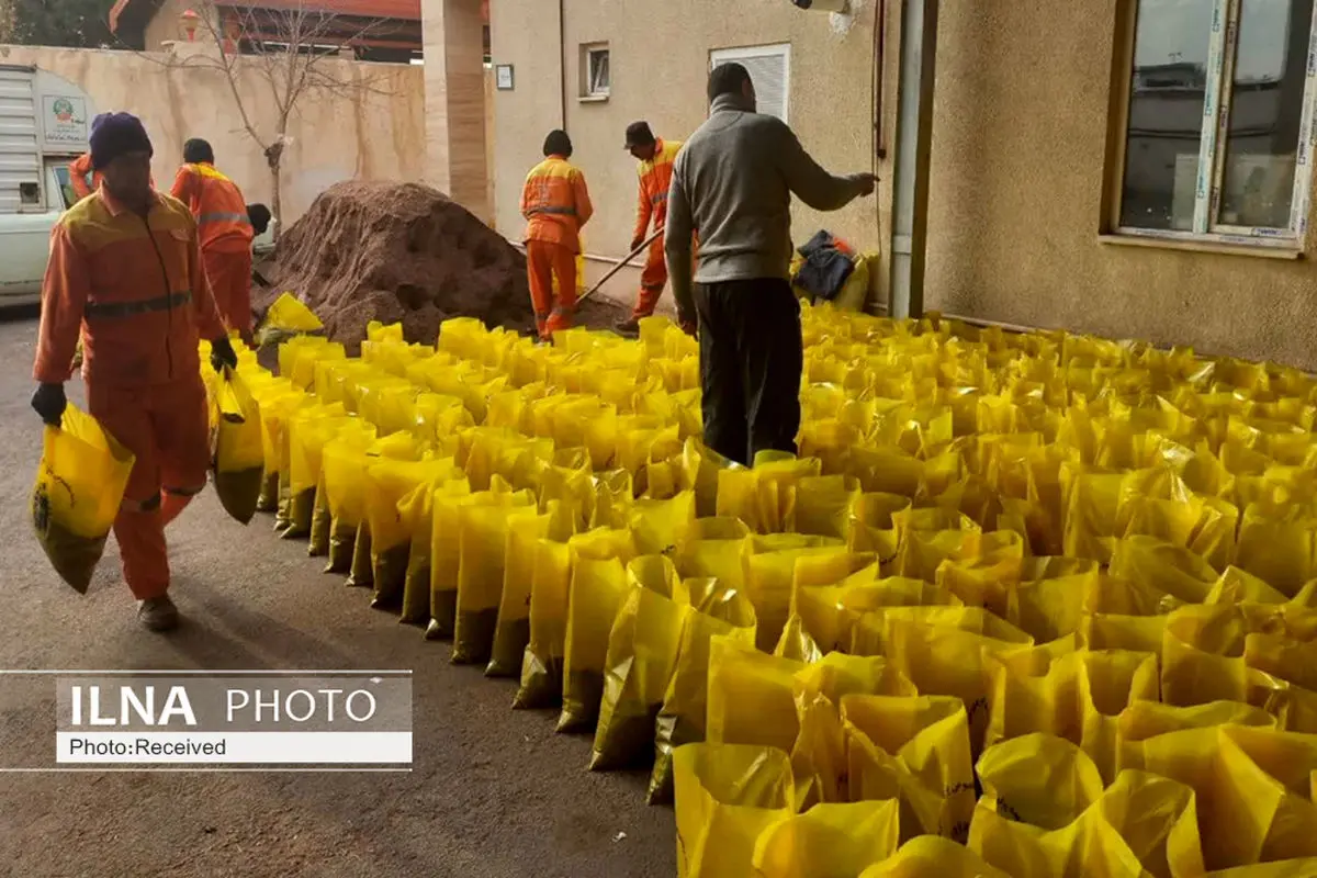آماده سازی بیش از 32  هزار کیسه مواد یخ‌زدا برای بارش‌های زمستان در قزوین