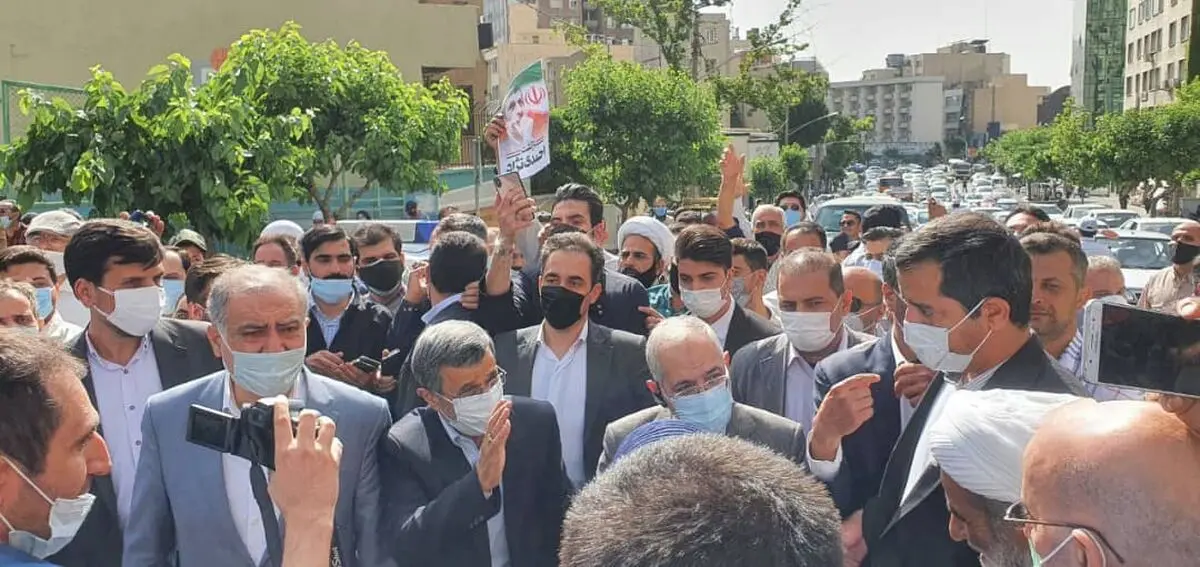 احمدی‌نژاد وارد وزارت کشور شد