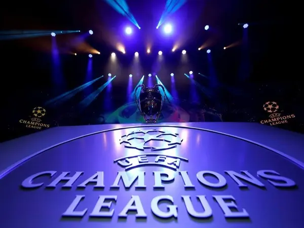 اعلام ترکیب آینتراخت فرانکفورت و ناپولی