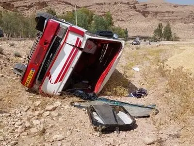واژگونی مینی‌بوس حامل کارگران فصلی در محور بوششده به قره بلاغ فسا