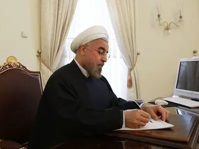 روحانی یرفض استقالة ظریف