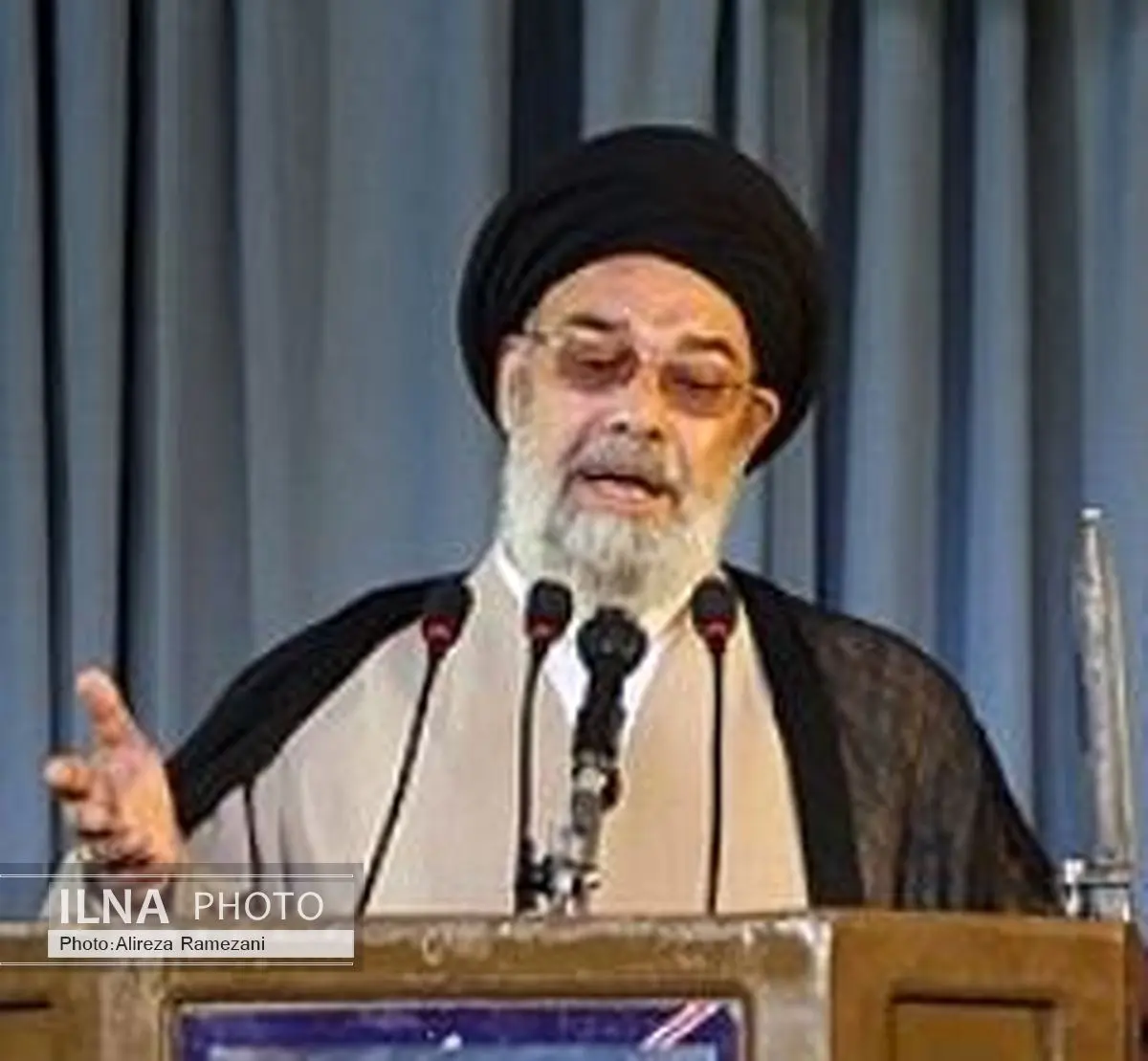 عکس‌هایی به من رسیده که زنان کنار زاینده‌رود مثل اروپا عکس گرفته‌اند / همین کارها را می‌کنید که رودخانه خشک شد 