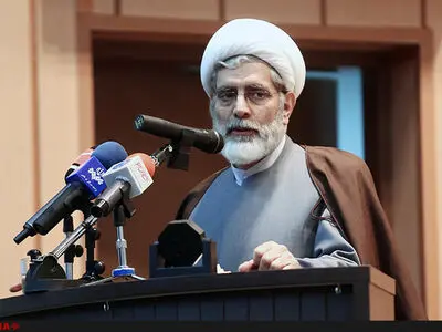 برای دفاع از حقوق انسانی و کرامت افراد وارد عرصه انتخابات شده‌ام