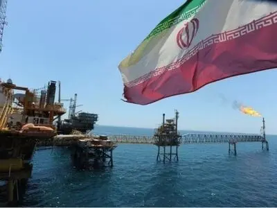إيران: عائدات النفط تصل إلى البلاد باستمرار رغم القيود