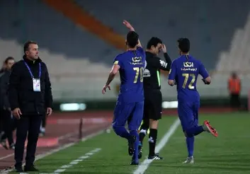 استقلال مقابل گل گهر به میدان نمی‌رود