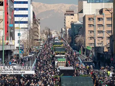 تشییع باشکوه پیکر‌های مطهر ۱۵۰ شهید گمنام در تهران/۲