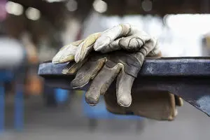 به‌جای تعدیل نیرو، هزینه‌ها را کاهش دهیم/ آثار اقتصادی جنگ درد مشترک است