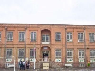 دبیرستان فردوسی قابلیت جذب  گردشگری را دارد 