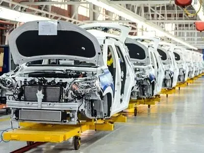 مصرف سوخت خودرو‌ها باید سالانه پنج درصد کاهش یابد