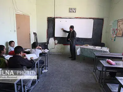 معلمانی که نصف حداقل دستمزد حقوق می‌گیرند/ دهه نود، دهه بی‌ثباتی برای معلمان/ چرا جمعیت دانش‌آموزان زیاد شد ولی جمعیت معلمان رسمی کم؟