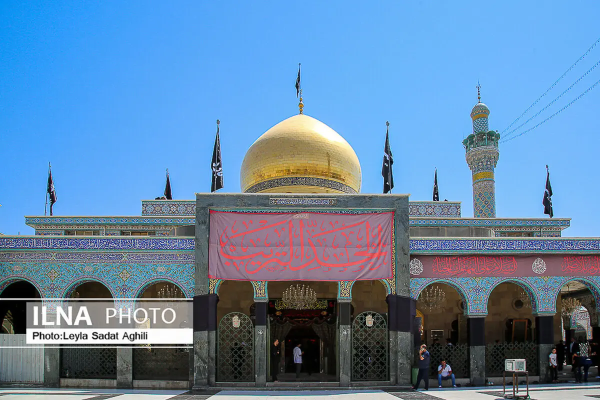 لحظاتی از برافراشتن پرچم حرم حضرت زینب(س) توسط شهید حزب الله +فیلم