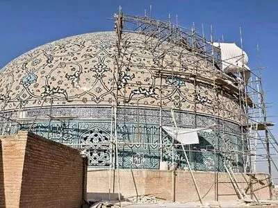 ادامه مرمت تَرْک گنبد مسجد شیخ لطف‌الله اصفهان با مشارکت خیرین 