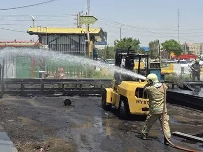 اطفای حریق بازار آهن/ شعله‌ور شدن سیلندرهای گاز ۳ مصدوم برجای گذاشت