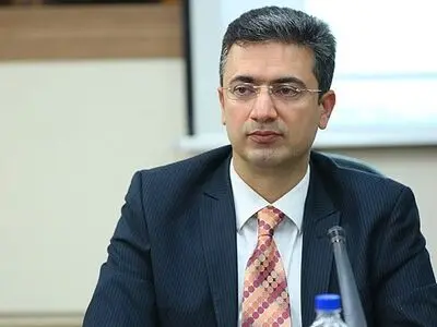 باید موبایل و تبلت را از مالیات معاف کنیم/ الکترونیکی کردن دولت برای مبارزه با فساد