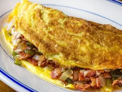 طرز تهیه املت ژامبون و پنیر