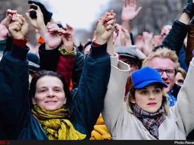 حضور بازیگران و سلبریتی‌ها در تظاهرات جلیقه زردها در فرانسه 
