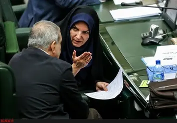 اداره کردن جمعیت ۵۰۰ میلیونی فقط توهم و خام‌اندیشی است/ تاثیر منفی نارضایتی‌هایِ مردم بر رشد جمعیت/ مردم در برخی روستاها نانِ نسیه‌ای می‌خرند/«بچه‌دار نشدن» از شروط ضمن عقد در عقدنامه شده است!