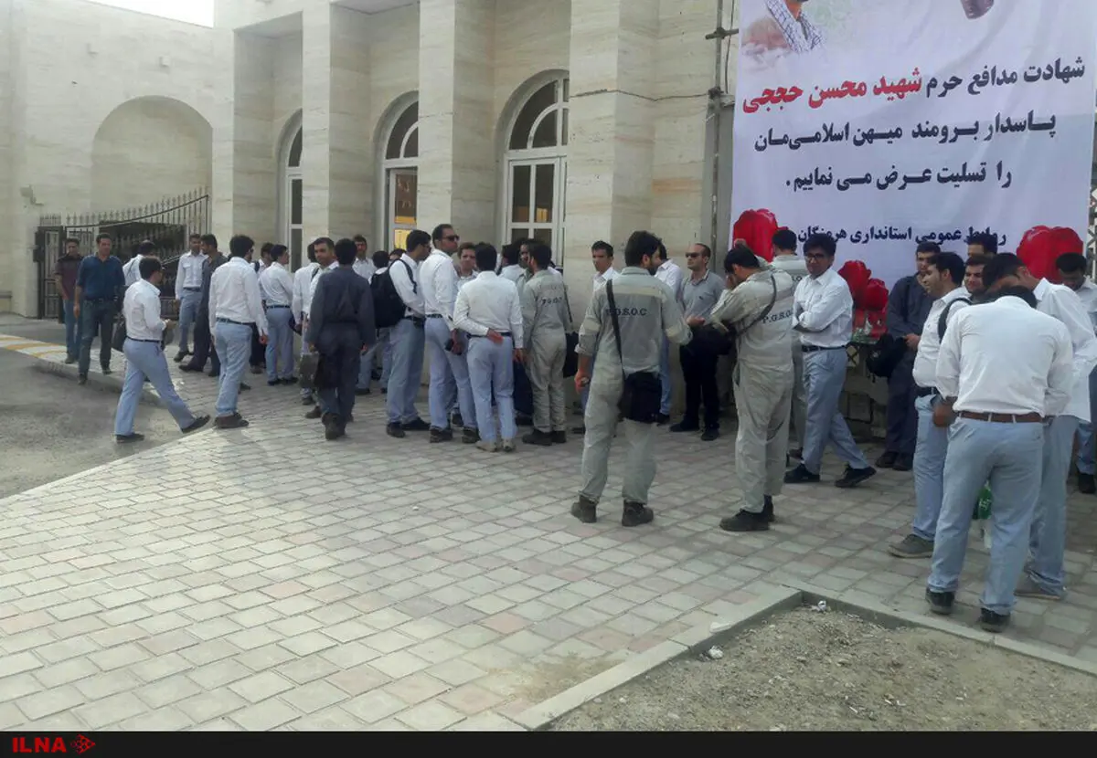 تجمع جمعی از کارگران پالایشگاه ستاره خلیج فارس مقابل استانداری