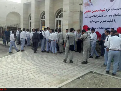 تجمع جمعی از کارگران پالایشگاه ستاره خلیج فارس مقابل استانداری