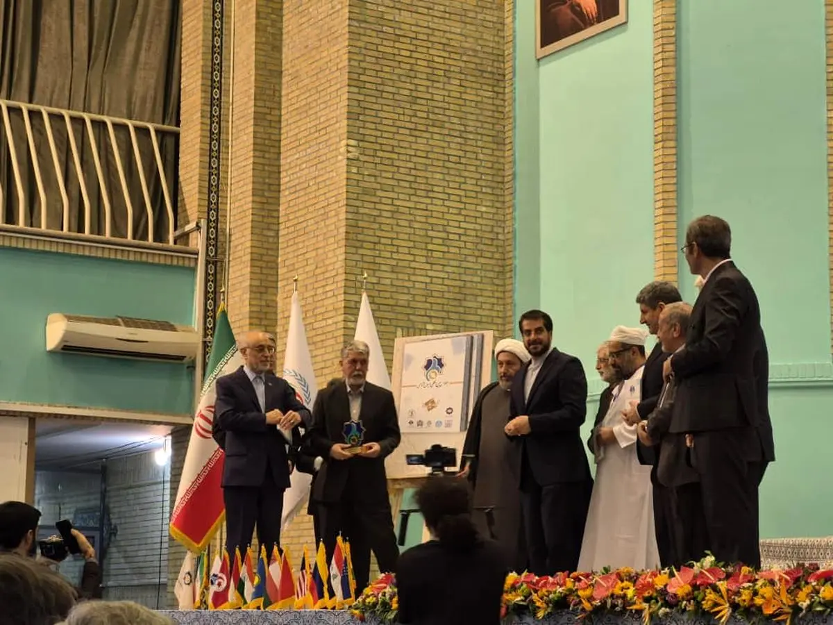 در تاریخ ایران دو اتفاق سابقه ندارد؛ یک بت‌پرستی و دیگر نسل‌کشی