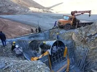 معوقات مزدی و بیکاری کارگران پروژه سد آبسرده بروجرد