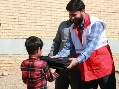 بیش از ۴ هزار بسته تحصیلی میان دانش‌آموزان کم‌برخوردار خوزستان توزیع شد