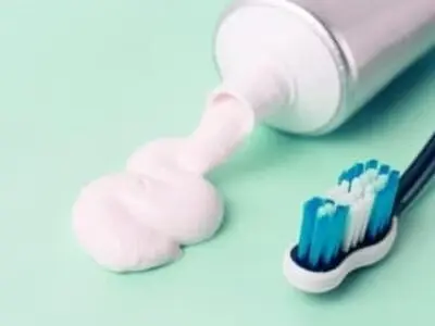 بهترین روش خانگی برای ضدعفونی کردن مسواک 