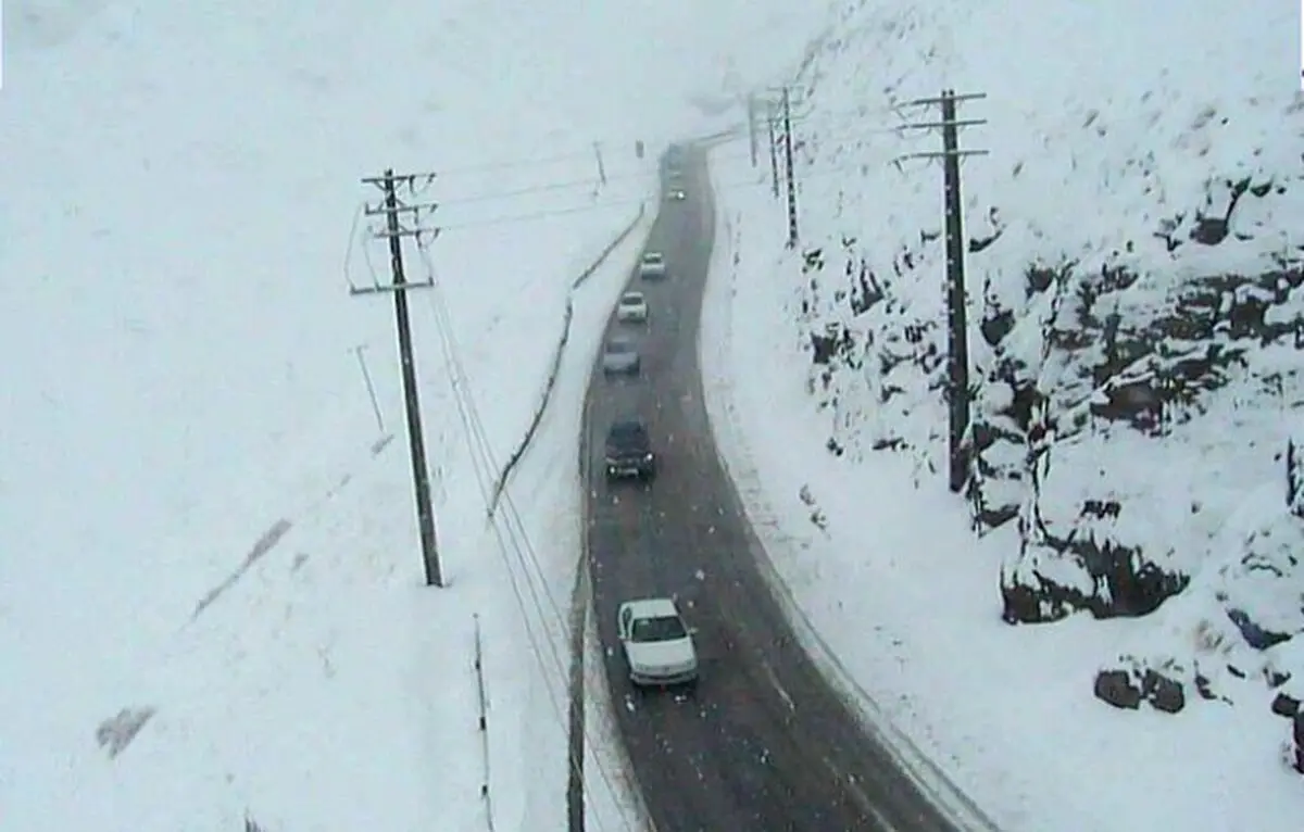 تردد به صورت روان در محورهای مختلف مازندران در جریان است/ احتمال ریزش برف و جاده در کندوان و هراز 