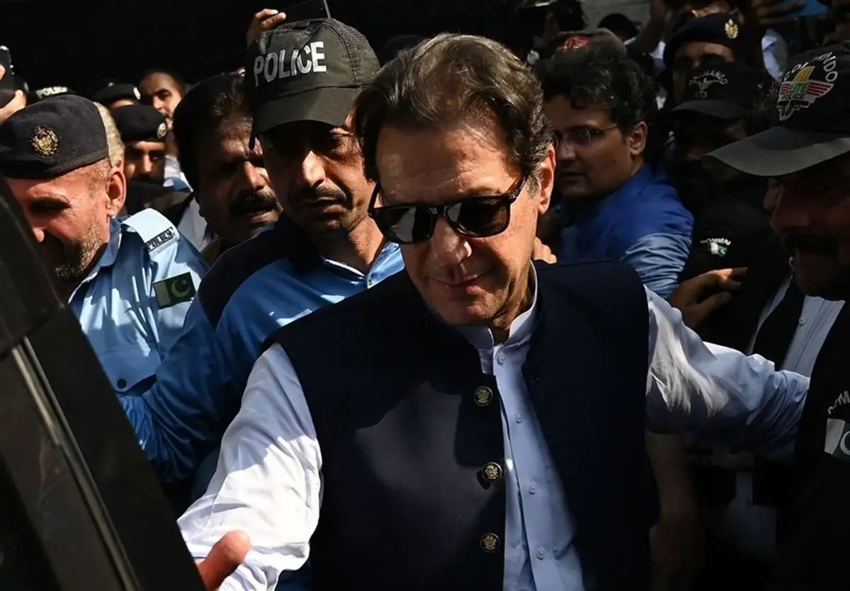  Former Pakistan PM Imran Khan Appears in Court, Fearing Arrest