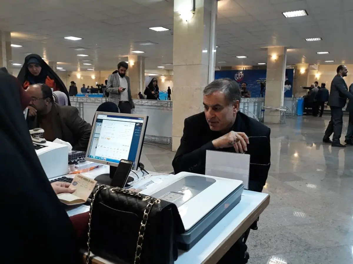 استاندار دولت احمدی‌نژاد در یازدهمین دوره انتخابات مجلس نام‌نویسی کرد