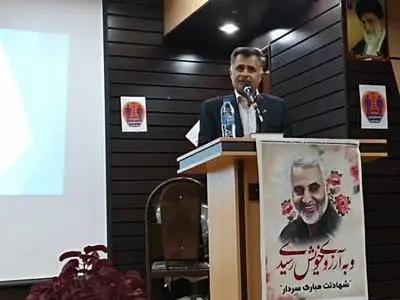 کار معلم نباید موجب خوشحالی شبکه های معاند شود 