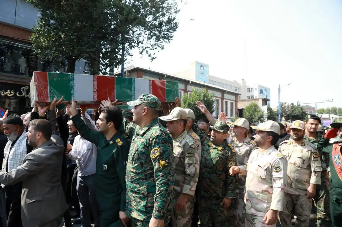 تشییع پیکر مطهر دو شهید تازه‌ تفحص‌ شده در ارومیه