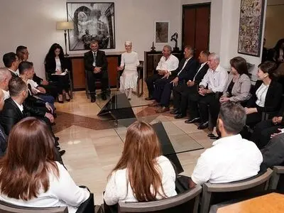 دیدار اسما اسد با گروهی از خیرین کمک کننده به خانواده‌های قربانیان حمله«سویداء»