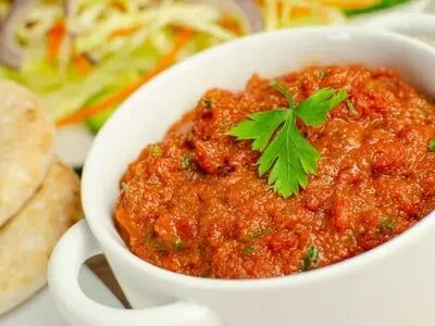 طرز تهیه سالاد اِزمه ترکی، یک چاشنی جذاب