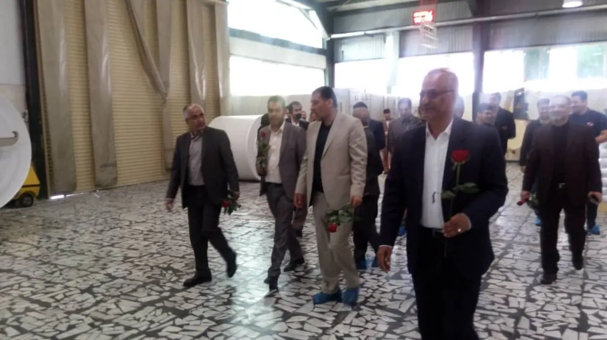 بازدید نماینده قائمشهر از واحدهای تولیدی شهرک صنعتی بشل وتجلیل ازکارگران