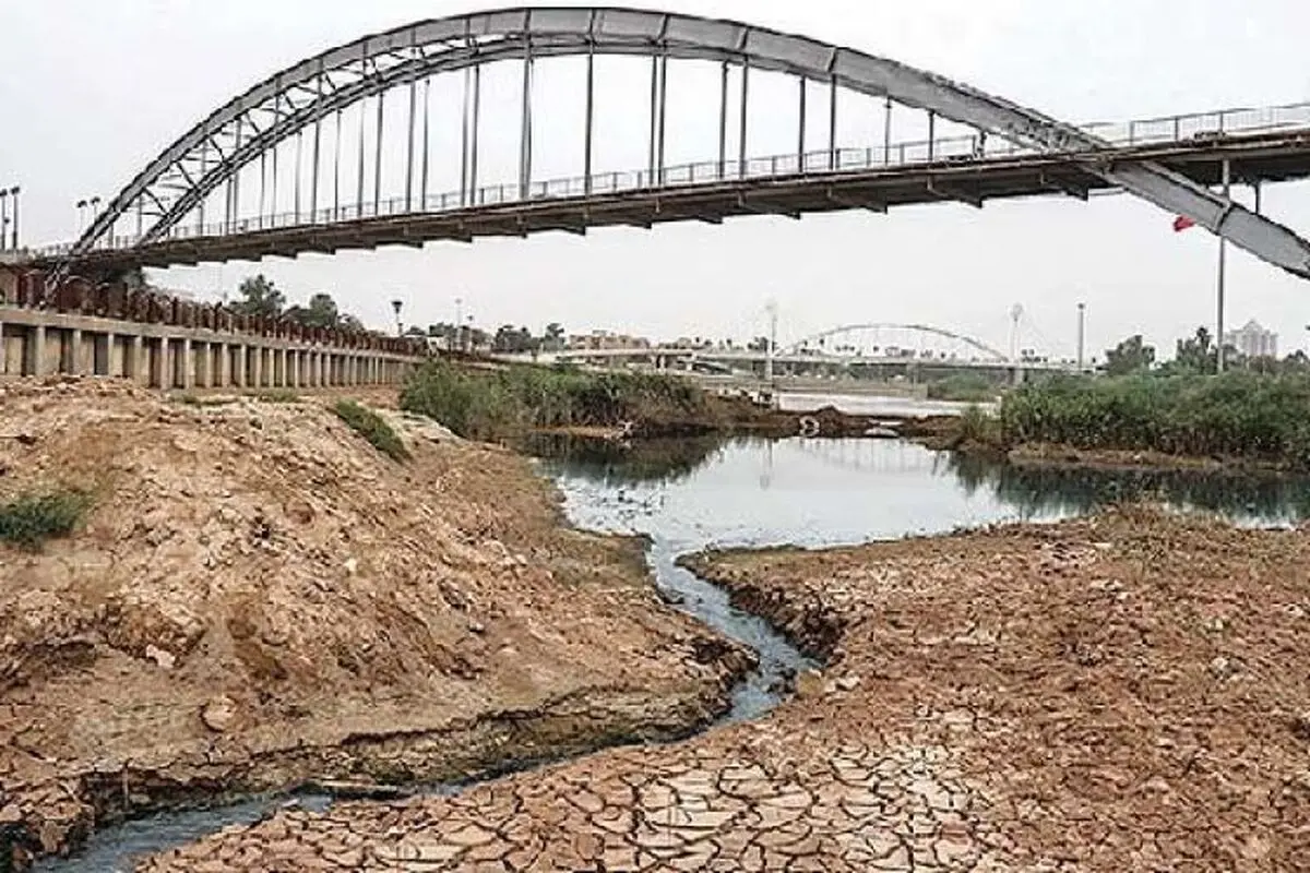 آب خوزستان به لحاظ بهداشتی قابل استفاده نیست/مردم از آب لوله‌ها برای شست‌وشوی البسه و ظروف هم استفاده نمی‌کنند/تاسیسات قدیمی پاسخگوی جمعیت نیست