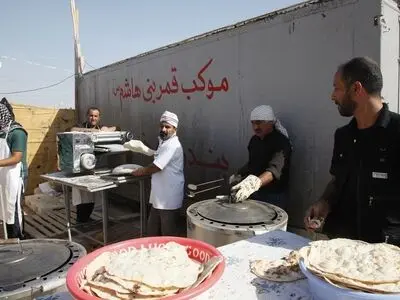 فیلم/موکب خبرگزاری کار ایران در کربلا/پذیرایی از زائرین امام حسین در موکب ایلنا