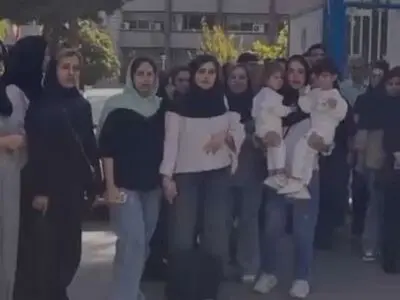 تجمع پرستاران علوم پزشکی کرمانشاه در اعتراض به معوقات ده ماهه
