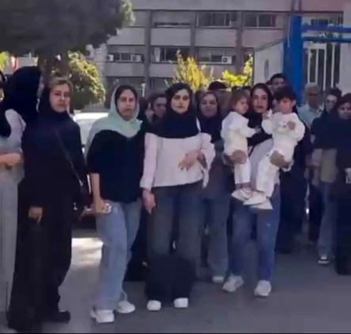 تجمع پرستاران علوم پزشکی کرمانشاه در اعتراض به معوقات ده ماهه