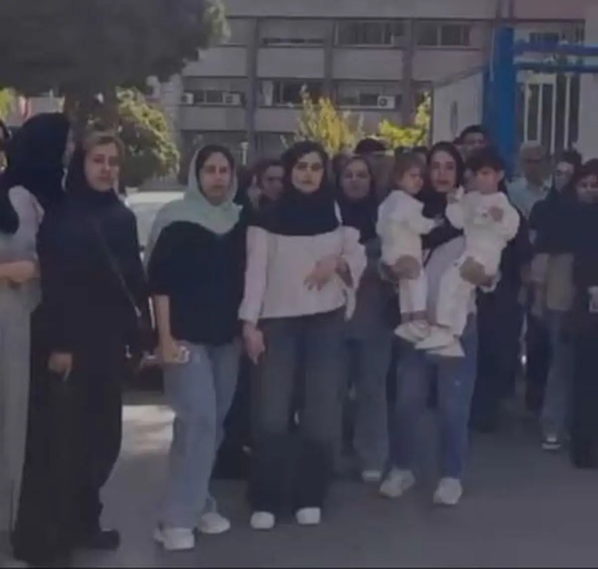 تجمع پرستاران علوم پزشکی کرمانشاه در اعتراض به معوقات ده ماهه