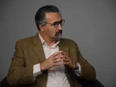 در زمینه استفاده نامزدهای دارای مسئولیت از جایگاهشان نیاز به مقرره‌گذاری داریم