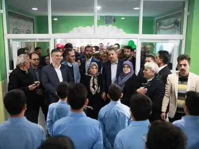 دانش‌آموزان باید تلاش کنند تا به انسان‌هایی چندبعدی تبدیل شوند