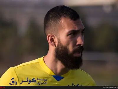 چشمی قراردادش را با استقلال تمدید کرد