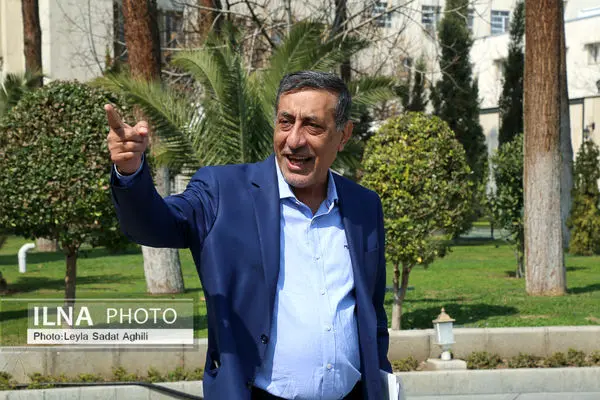 باید به سمت استفاده از پنل‌های خورشیدی برویم تا شرمنده مردم نشویم