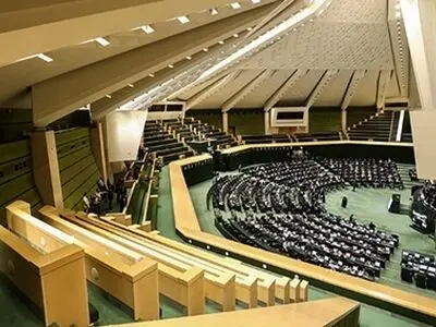 فیلم/ پخش نماهنگ شهیدان خدمت و اشک‌های حاضران در مراسم افتتاحیه مجلس
