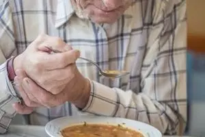 نشانه‌های اولیه پارکینسون/ ۵ تمرین برای بهبود حرکات دست بیماران مبتلا به پارکینسون