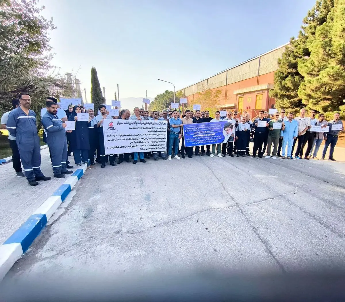 ادامه اعتراض صنفی کارکنان پالایشگاه شیراز/ صدایمان را نشنیدند!