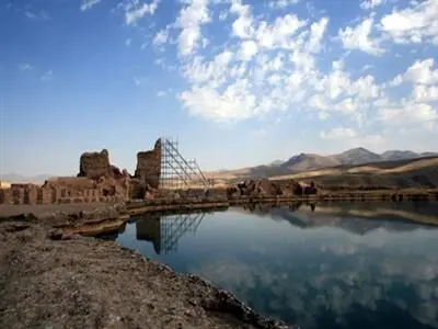 بررسی مشکلات کارگران و عملیات حفاطت و نگهداری مجموعه‌جهانی تخت‌ سلیمان