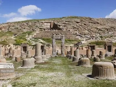 شهردار مرودشت: فعالیت در کوه رحمت متوقف نشده، با دستور فرماندار محدود شده است