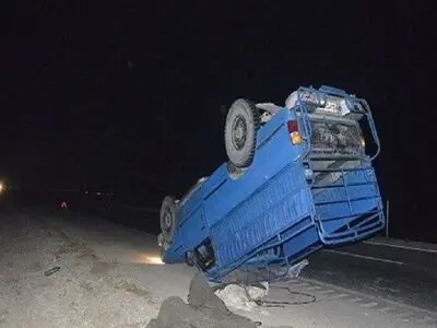 مرگ یک کارگر مهاجر در جاده بندرعباس به میناب/ ۲۳ کارگر مصدوم شدند